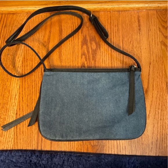 Reaction Kenneth Cole Crossbody - Picture 2 of 4